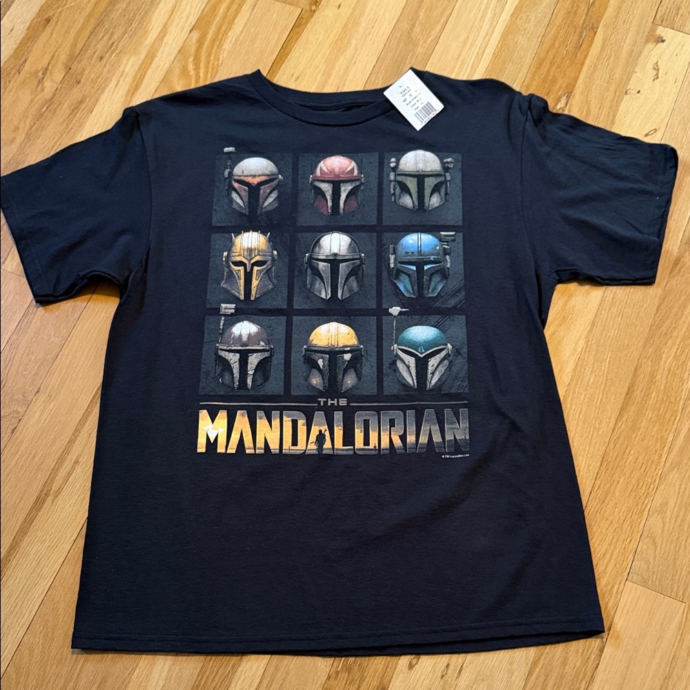 NWT Disney STAR WARS The Mandalorian Graphic T-Shirt ✨